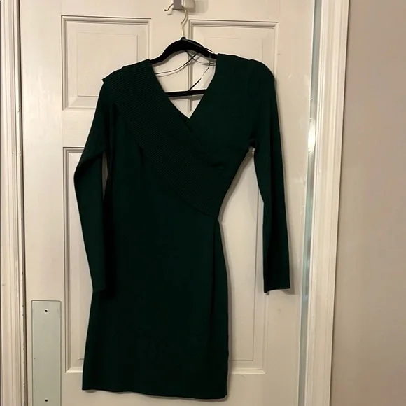 Peach Love California Green V-Neck Sheath Dress - NWT - Picture 3 of 5